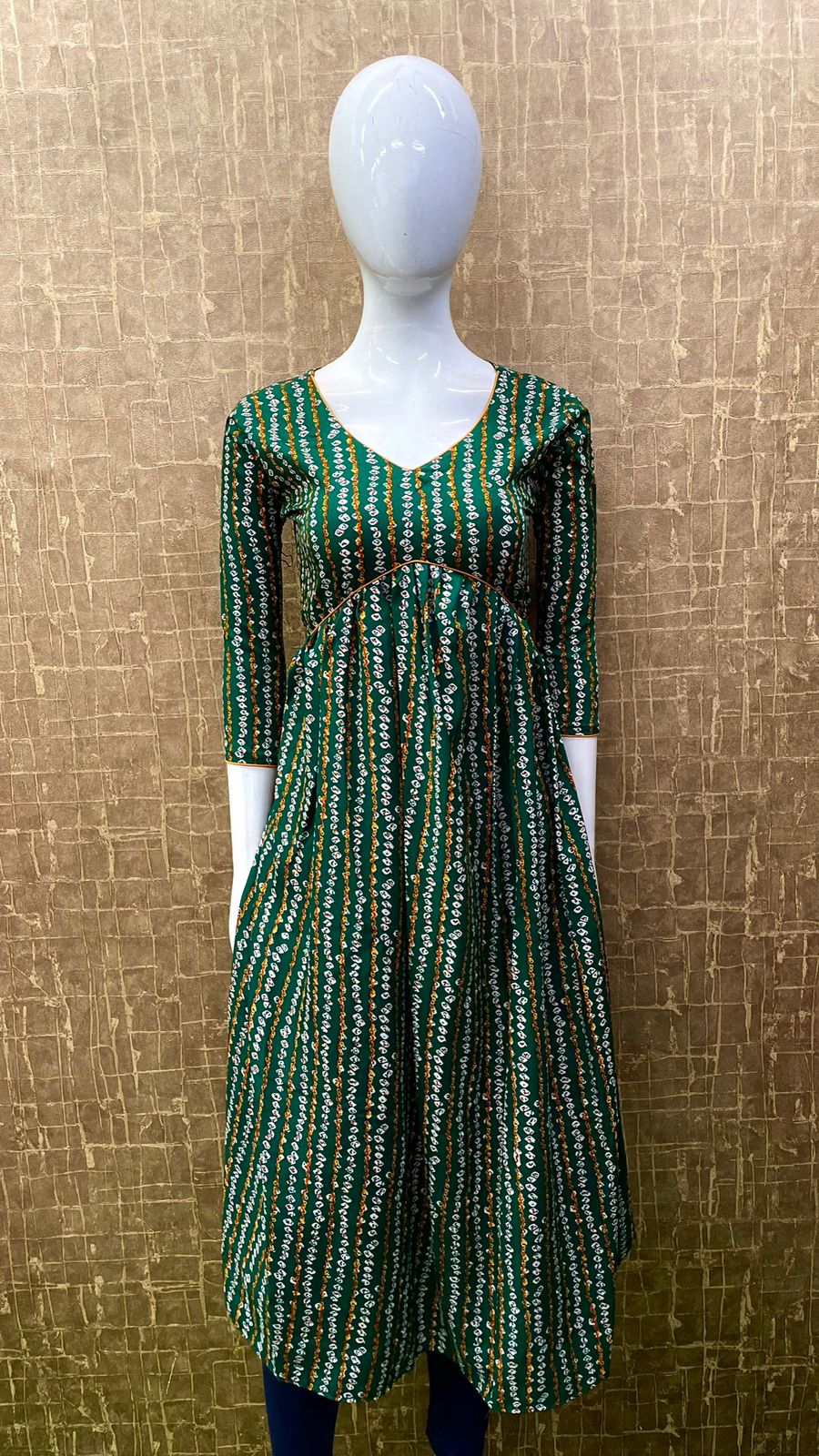 #TH77 / Printed crape fabric / Alia Cut / Dark Green — Full Size Set - Image 2