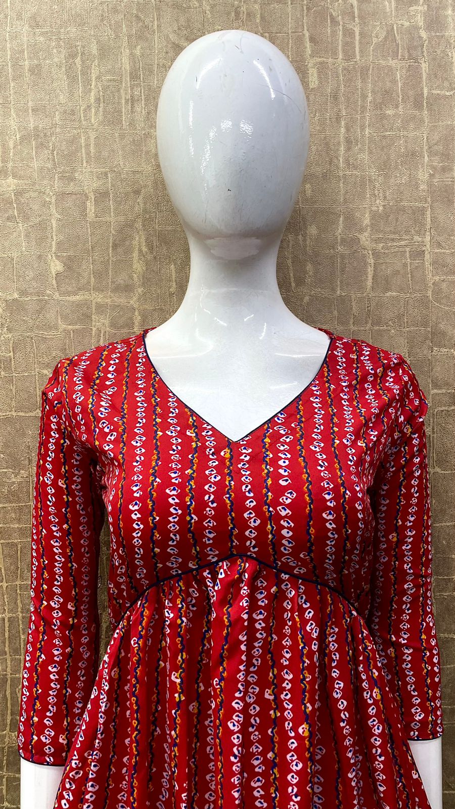 #TH77 / Printed crape fabric / Alia Cut / Chilly Red — Full Size Set